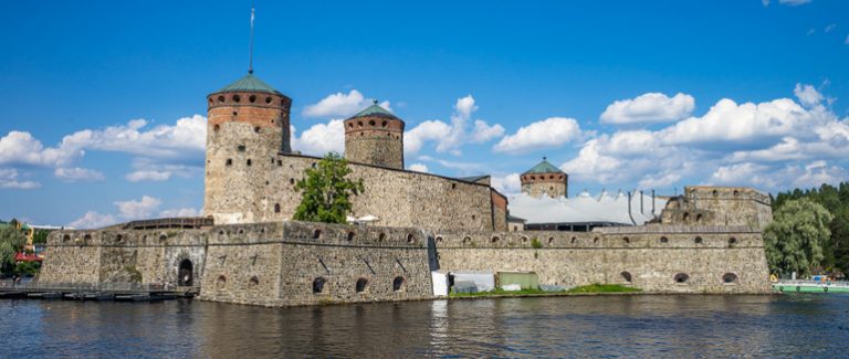 Savonlinnan seudun hostellit tarjoavat edullista majoitusta oopperavieraille ja muilla matkailijoille