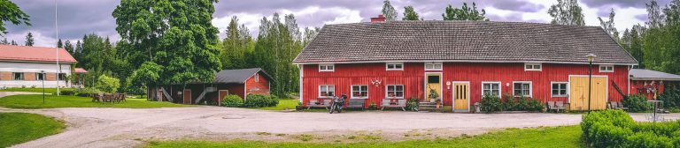 Hostellijärjestön Hostellireissaaja Teemu Karhu Vaihelan Tilalla Joutsassa.