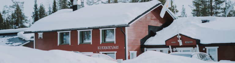 Kuerkievari Kuerhostel talvella