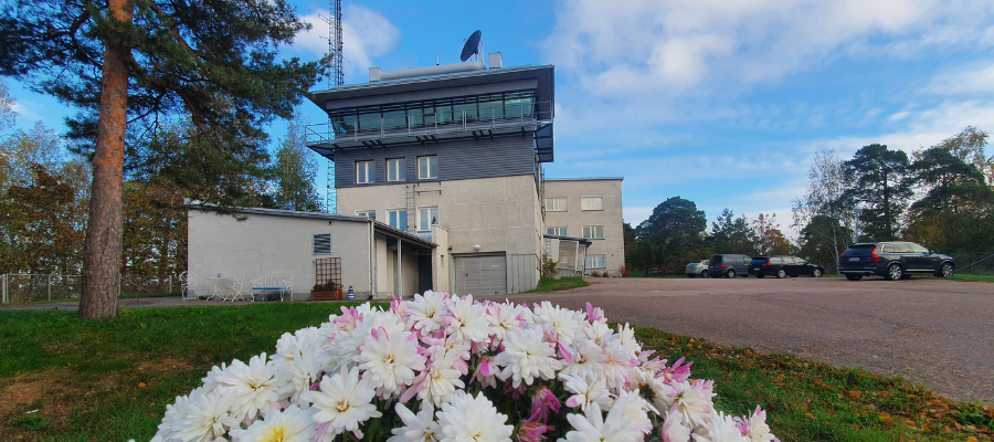 Gasthaus Vanha-Merivartioasema ulkoa kuvattuna