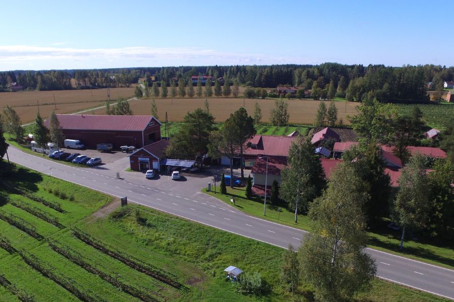 Kartano Hostelin tila ylhäältä kuvattuna