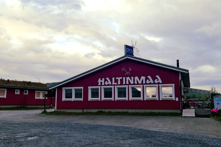 Majatalo Haltinmaan päärakennus