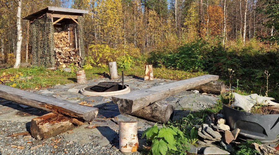 Naruskan retkeilymajan nuotiopaikka