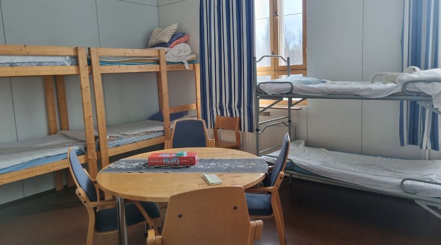 Naruskan retkeilymajan yhteismajoitushuone