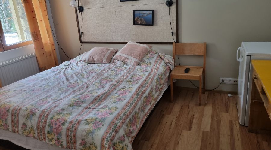 Naruskan retkeilymajan sviitti.