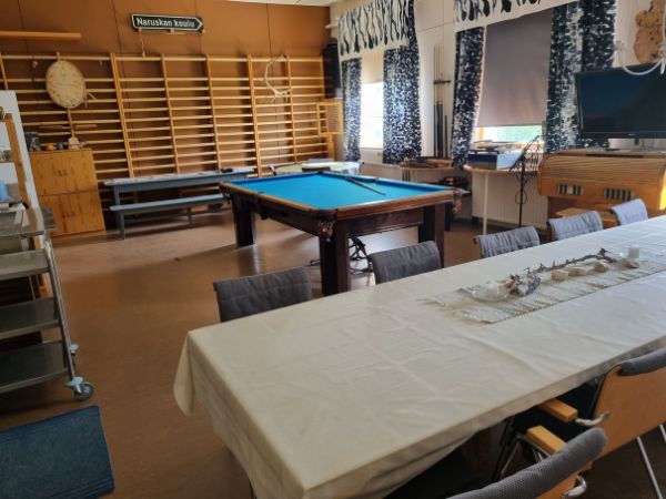 Naruskan retkeilymaja, olohuone