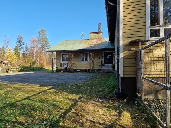 Naruskan retkeilymaja, ulkokuva