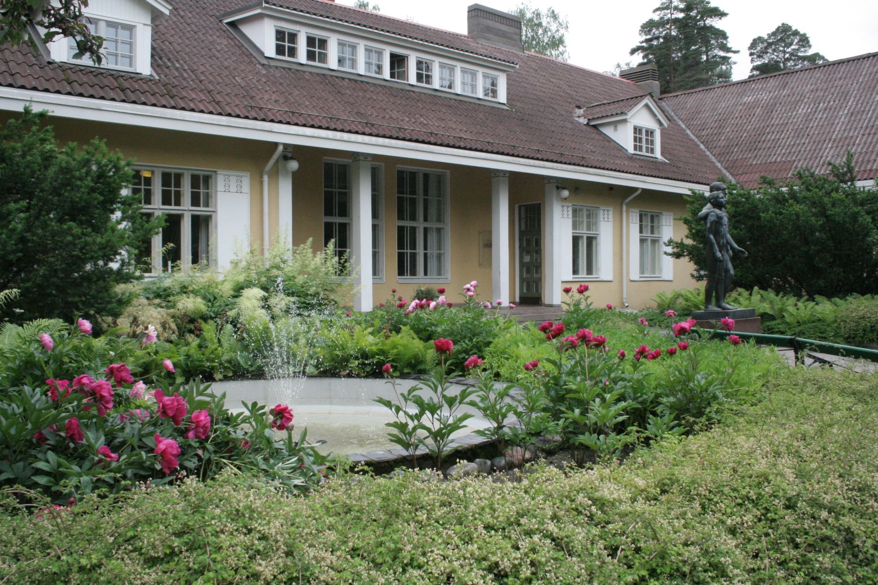 Tiiliriihi ulkokuva, Kauniainen