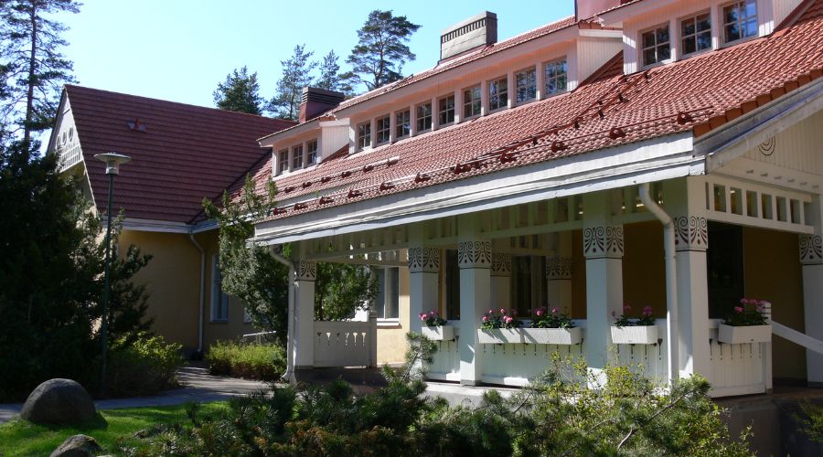 Tiiliriihi päärakennus