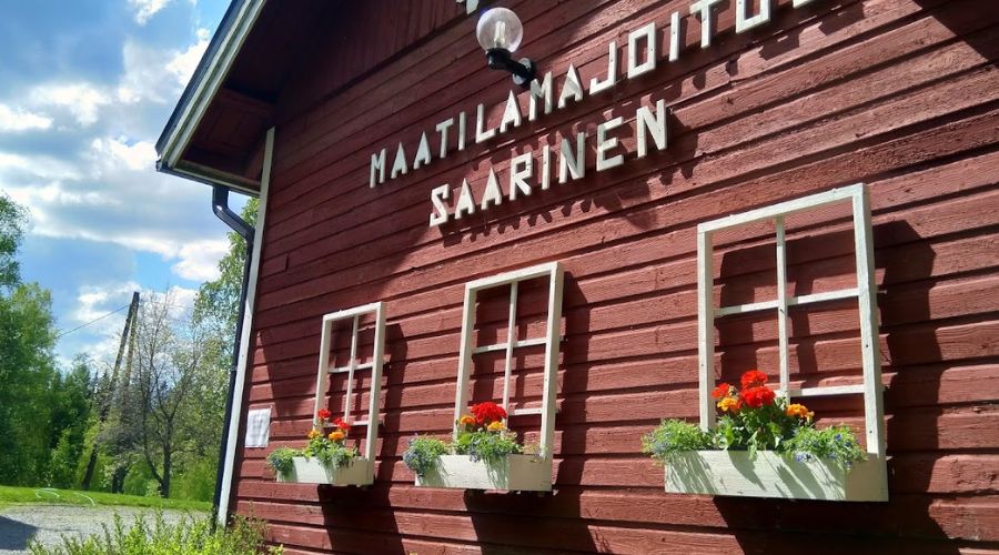Maatilamajoitus Saarinen päärakennus