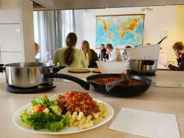 Hostel Bjorkenheim, yhteiskeittiö ja ruokailutila