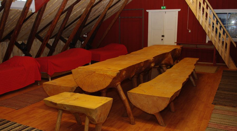 Hostellin iso majoitushuone