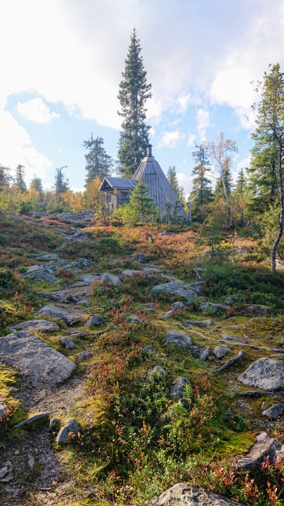 Karhutunturin kota puolessa välissä matkaa