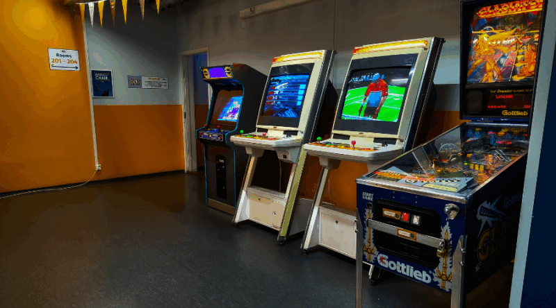 Pääkerroksen peliautomaatteja