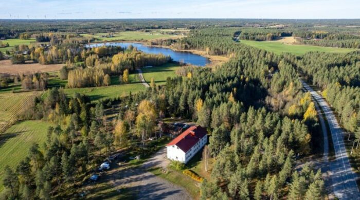 Kangaskoti kuvattuna ilmasta käsin