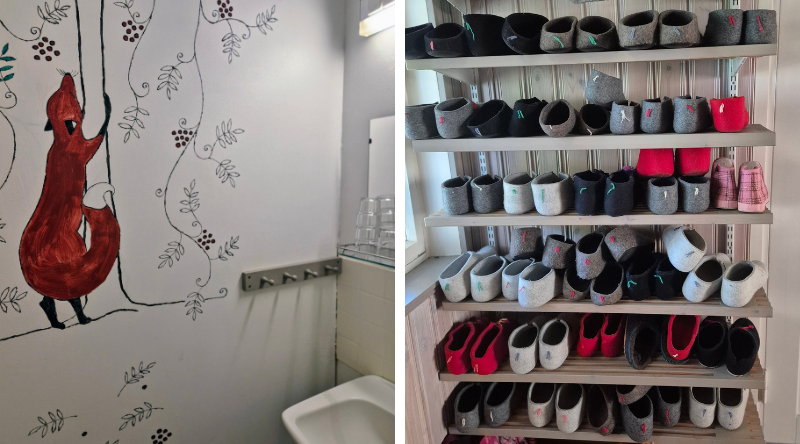 vessa, jossa seinällä kettumaalaus. Huopatossuja lainattavissa eteisessä.