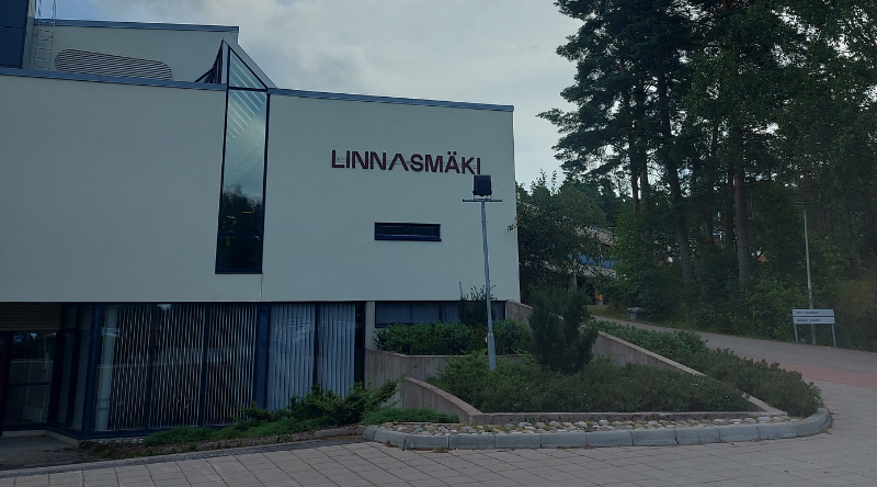 Linnasmäki ulkopäin
