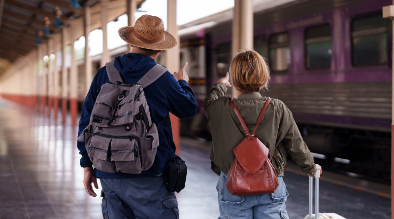 Pariskunta juna-asemalla