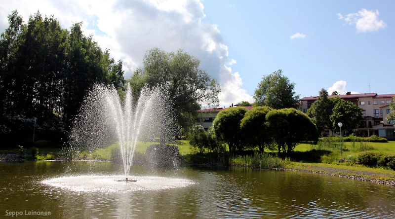 Suihkulähde kampuksen alueella